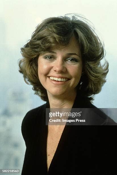 11,025 Sally Field Photos & High Res Pictures